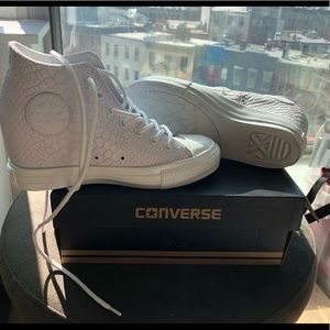 Brand new converse chuck Taylor lux mid - 6